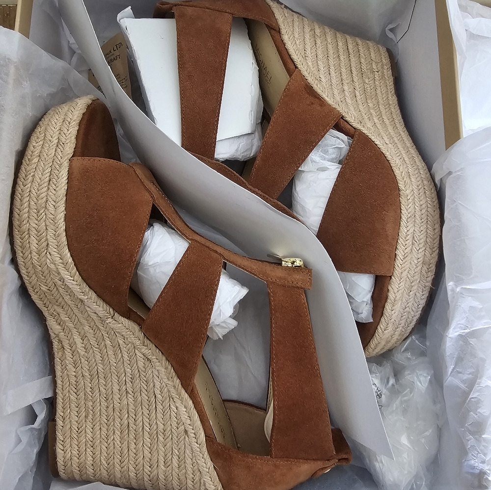 BNIB Michael Kors Luggage Damita Wedge